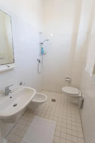 Hotel Byron Solo Per Giovani Riccione