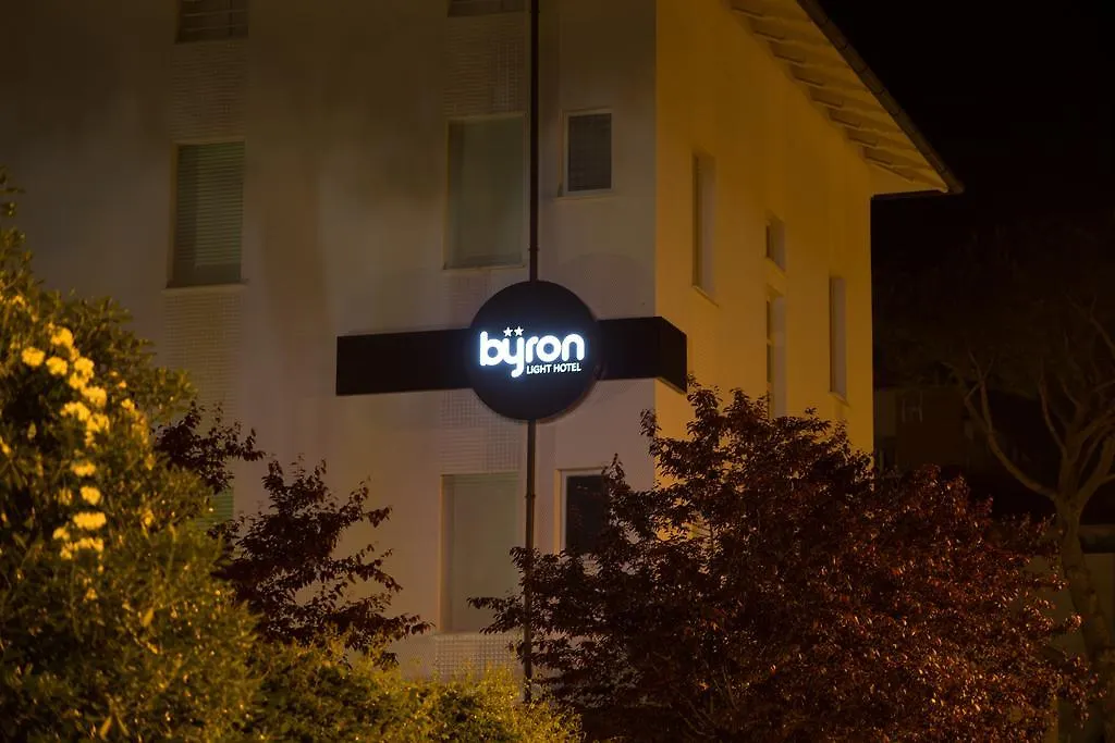 **  Hotel Byron Solo Per Giovani Riccione Italy