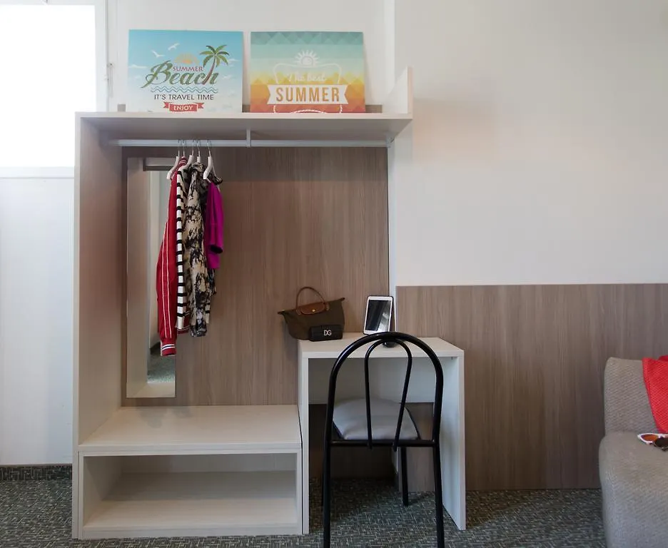 Hotel Byron Solo Per Giovani Riccione Italy