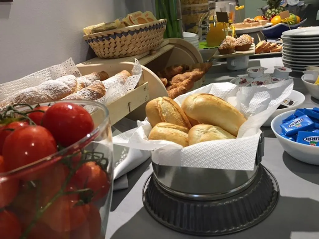 Hotel Byron Solo Per Giovani Riccione